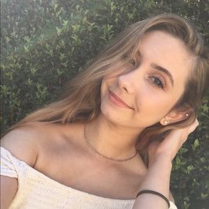 Meet your Posher, Elisa